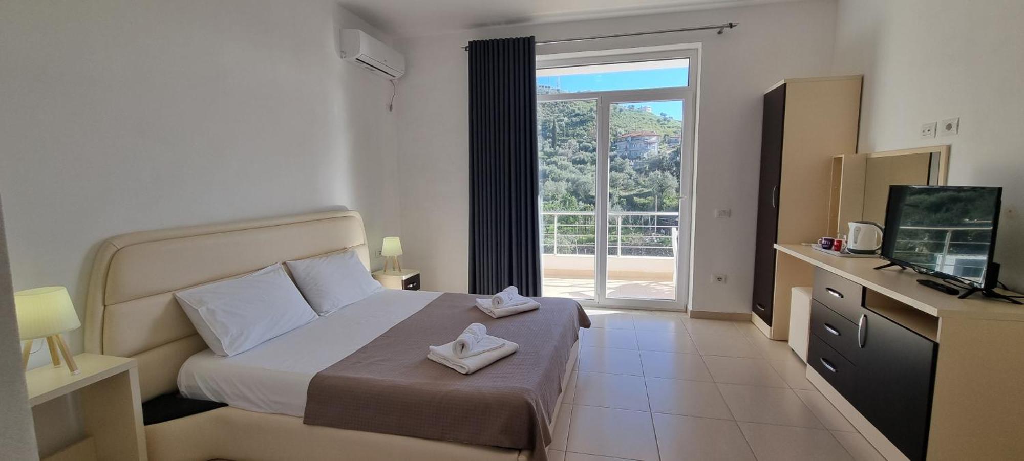The Sunny Side Apartment Himare Exterior photo