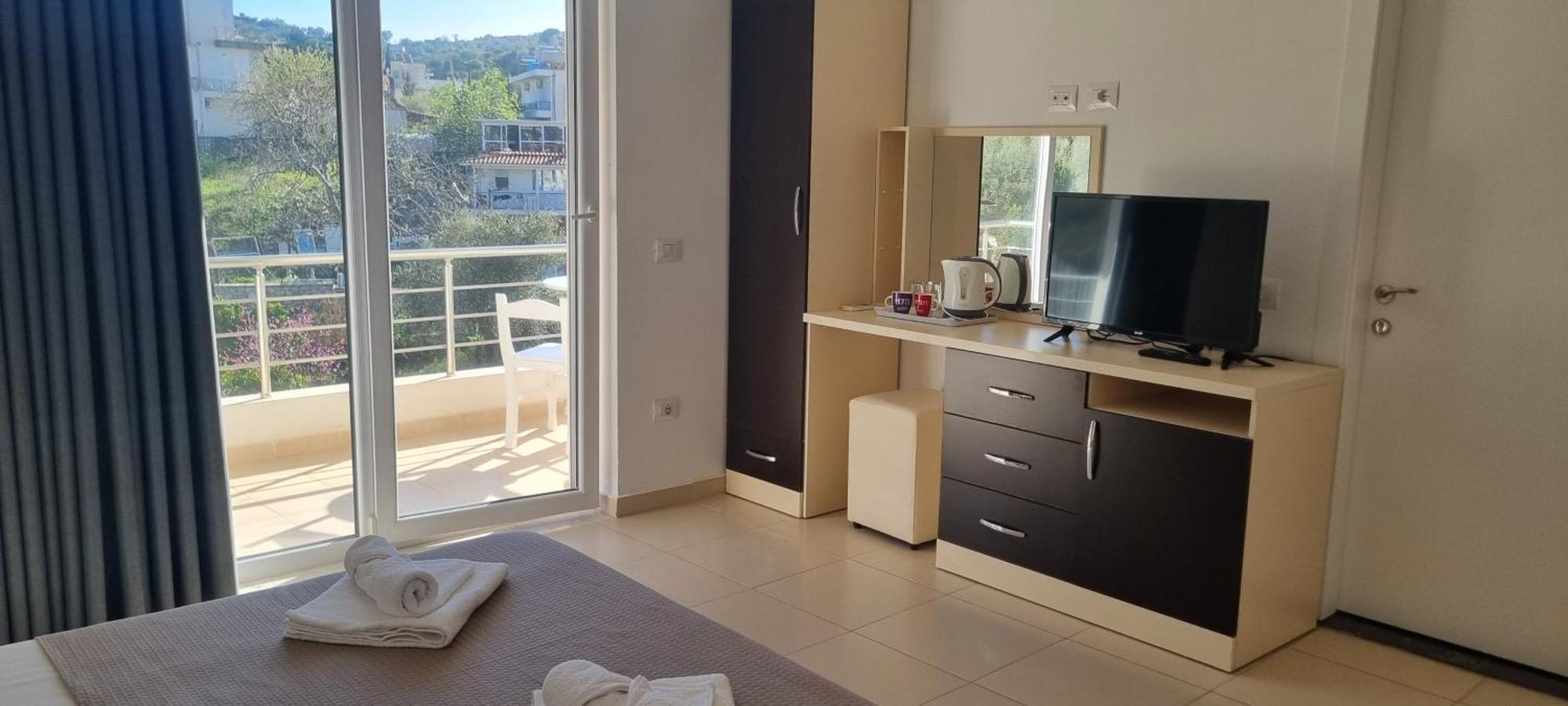 The Sunny Side Apartment Himare Exterior photo